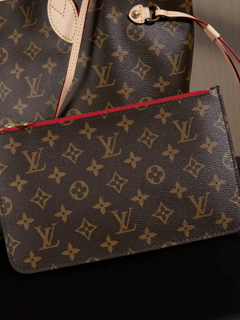 Louis Vuitton. dimensions 32